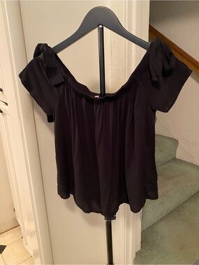 Heart Hips Black On or Off-Shoulder Tie Sleeve Blouse size medium.